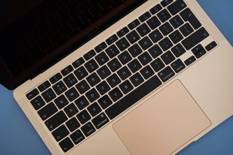 Обзор MacBook Air 2020 |  Надежные отзывы