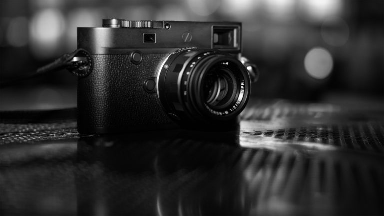 Обзор монохромного Leica M10 |  PCMag