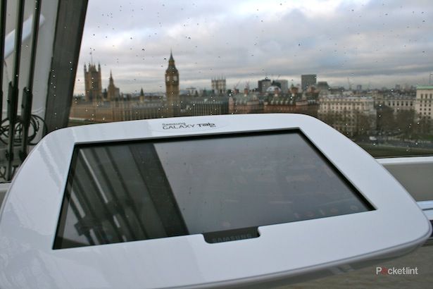 Пакет «Лондонский глаз» упаковывает Samsung Galaxy Tab 10.1 с фотографиями и практическими рекомендациями