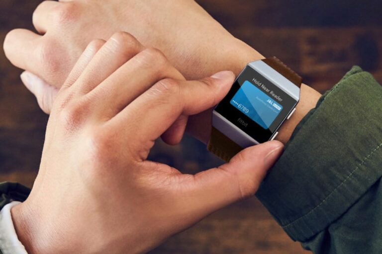 Что такое Fitbit Pay, как он работает и какие банки его поддерживают?