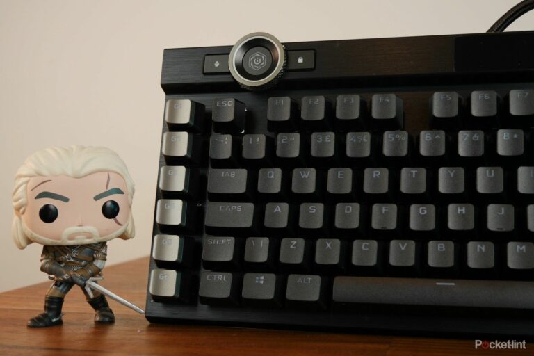 Corsair представляет флагманскую игровую клавиатуру с оптико-механическими клавишными переключателями